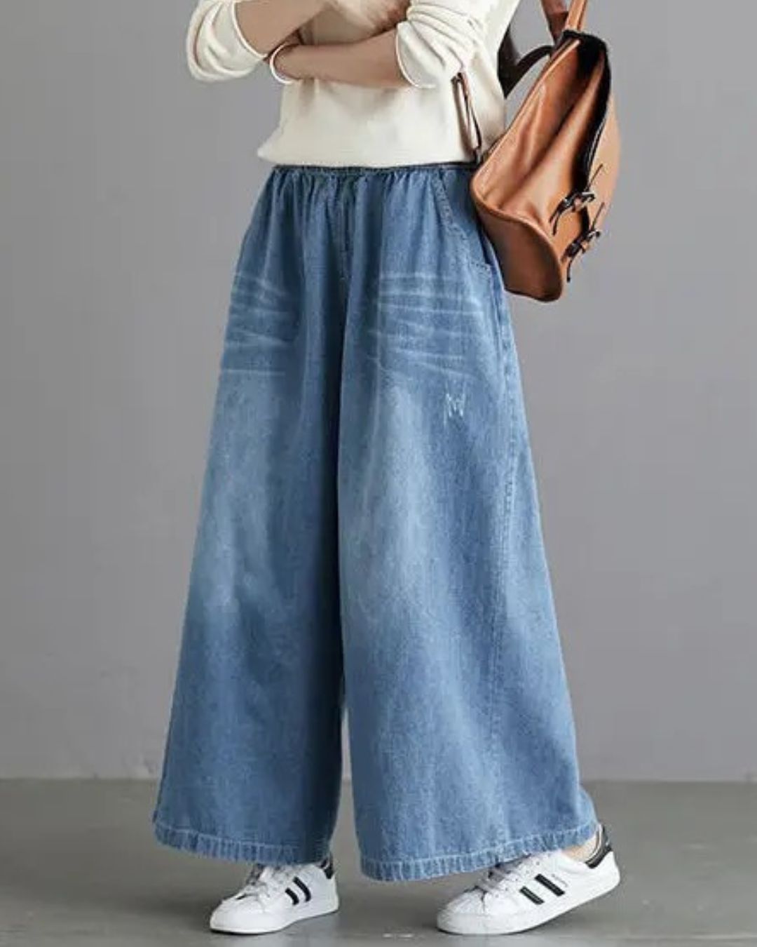 Ellie - Mid Waisted Oversized Jeans